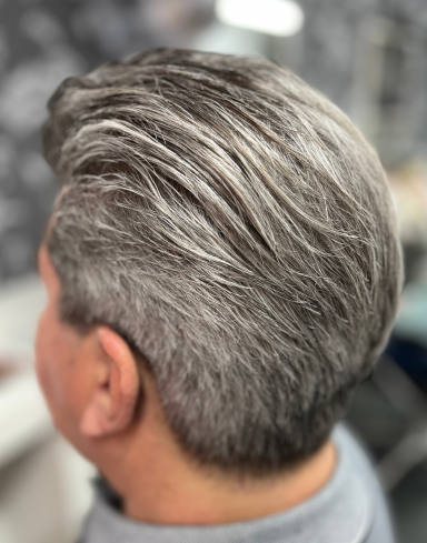 Kurzer Männerhaarschnitt